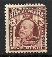 NEW ZEALAND ...KING GEORGE V...(1910-36..)....." 1909..."....5d  ....SG402.....SHORT PERFS....( CAT.VAL.£19...)....MH... - Unused Stamps