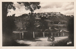 *** 82   ***    LAUZERTE  Vue Générale Côté Sud Vieille Voiture - Neuve TTBE - Lauzerte