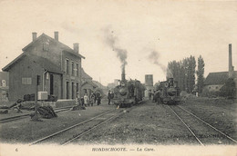 Hondschoote * La Gare * Train Locomotive Machine * Ligne Chemin De Fer Du Nord * Villageois - Hondshoote