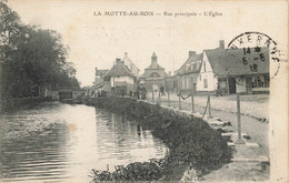 La Motte Aux Bois * Rue Principale Et église Du Village * Villageois - Autres & Non Classés