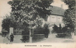 Hondeghem * Le Presbytère Du Village * Villageois - Autres & Non Classés