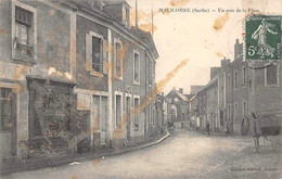 Malicorne Sur Sarthe        72        Un Coin De La  Place  - Salissures -    (voir Scan) - Malicorne Sur Sarthe