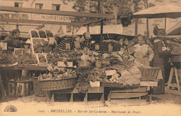 BRUXELLES - Marché Sainte Catherine - Marchande De Fruits - Markten