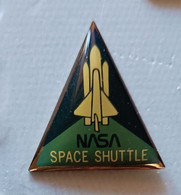 Pin's Espace NASA Space Shuttle Fusée - Space