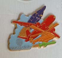 Pin's Espace Aerospatiale Fusée  Avion Hélicoptère - Raumfahrt