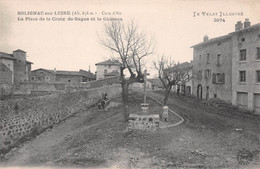 SOLIGNAC-sur-LOIRE (Haute-Loire) - La Place De La Croix De Gagne Et Le Château - Solignac Sur Loire
