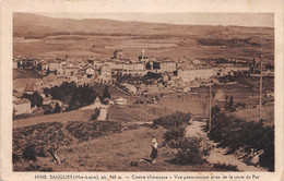 SAUGUES (Haute-Loire) - Vue Panoramique Prise De La Route Du Puy - Saugues