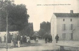 CPA 17 Charente Maritime > Matha La Place De La Madeleine Et L'Avenue De La Gare - Matha