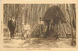 Delcampe - LYONS LA FORÊT - Forêt, Hutte De Charbonniers. - Lyons-la-Forêt