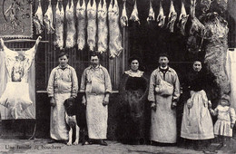 CP REPRO - Une Famille De Bouchers - Marchands