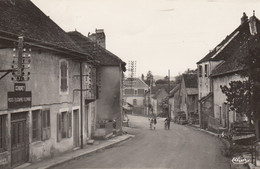 39 - GENDREY - Rue Richebourg Animée - Postes - Télégraphes - Téléphones - Gendrey