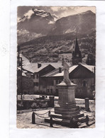 CPSM:  14 X 9  -  MAGLAND  -   L'Eglise, Le  Monument,  Au  Fond,  Le  Pic  D'Areu - Magland