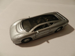 Maisto  1/40   Jaguar XJ 220    *** 3511 *** - Maisto