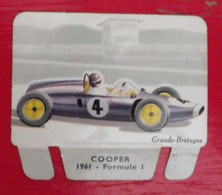 Plaque Cooper Formule 1 N° 76. Les Grandes Marques D'automobiles Chocolat Cafés Martel Mota. Plaquette Métal Vers 1960 - Placas En Aluminio (desde 1961)