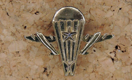 Réduction Insigne Du Brevet De Parachutiste IDENTIFIER Fixation Pin's Métal Doré - Armée De Terre