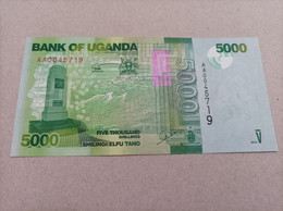 Billete De Uganda De 5000 Shilings, Nº Bajisimo, Serie AA0045719, Año 2010, UNC - Uganda