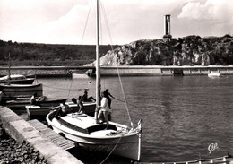 16883 NARBONNE  PLAGE  Le Petit Port De Plaisance ( Bateaux, Voilier Animation )    ( 2 Scans) 11 Aude - Narbonne