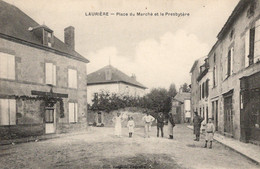 Lauriere (Hte-Vienne) -  Place Du Marché Et Le Presbytére - CPA - Lauriere