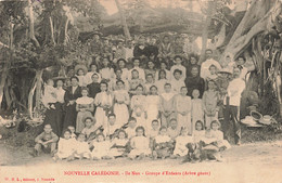 CPA - Nouvelle Calédonie - Ile Nou - Groupe D'Enfants  - Arbre Géant - Edit. W.H.L. - Précurseur - Enfant - - New Caledonia