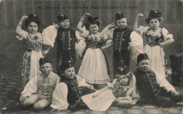 CPA - Cirque - Au Souvenir De La Première Troupe Liliputiens Hongrois - Impr. Jak. Fuks - Costume Traditionnel - Circo