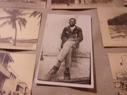 ♥️   LOT DE 12 CORRESPONDANCES  SENEGALAIS HOMME NOIR CARTE PHOTO AVEC SES COMMENTAIRES AU DOS SAINT LOUIS SENEGAL - Sénégal