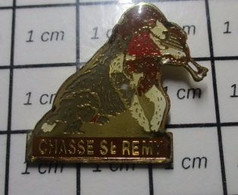 1822Pin's Pins / Beau Et Rare / ANIMAUX / CHASSE ST REMY CHIEN GIBIER FAISAN PERDRIX - Animaux