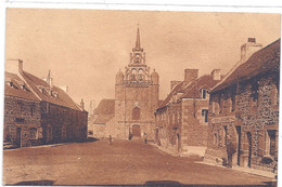 CPA - Pleubian - Place Du Bourg , Le Clocher - Pleubian