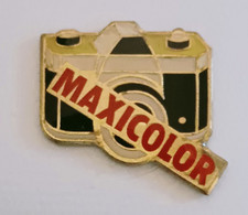 Pin's Photographie Appareil Photo Maxicolor - Photography