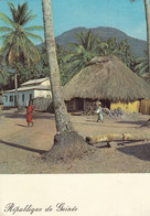 Guinea - Village Bondekori On The Road To Kakoulima 1963 - Guinea