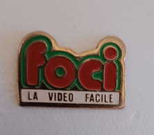 Pin's Photographie  Foci La Video Facile - Photography