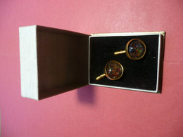 BOUTONS DE MANCHETTES ANCIENS MULTICOLORE VERRE BOMBE EMAILLE ? DANS  BOITE MEL-BO PARIS - Cuff Links & Studs