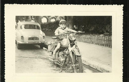 Photo  Enfant Sur Moto  A Nice  13  X 9 Cm - Motos