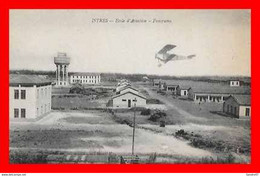 CPA (13)  ISTRES-AVIATION.  Ecole D'aviation.  Panorama, Avion Survolant La Base...*1382 - Châteaux D'eau & éoliennes