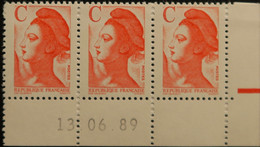 LP3897/11 - 1989 - TYPE LIBERTE " C " - N°2616 BANDE De 3 TIMBRES NEUFS** CdF Avec Coin Daté - 1980-1989