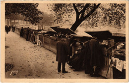 CPA PARIS Petits Metiers Les Bouquinistes (1246008) - Petits Métiers à Paris