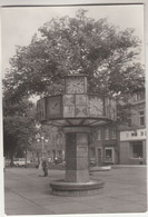 C3530) BERNBURG Saale - Weltzeituhr Am Marx Engels Platz Mit Altem AUTO U. Motorrad - Bernburg (Saale)