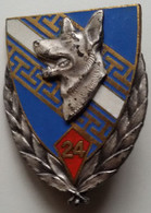 MILITARIA - INSIGNE - Insigne 24° Groupe Vétérinaire - Armée - Chien Berger Allemand - Drago Paris - Servicios Medicos