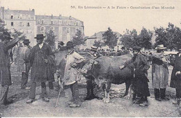 CP REPRO - En Limousin - A La Foire - Conclusion D'un Marché - Kirmes