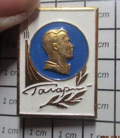 URSS23 Pas Pin's MAIS BROCHE OU BADGE / RUSSIE / URSS COSMONAUTE GAGARINE Mais Le Peuple Réclamait De La Margarine !! - Raumfahrt