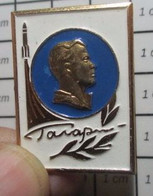 URSS23 Pas Pin's MAIS BROCHE OU BADGE / RUSSIE / URSS COSMONAUTE GAGARINE Mais Le Peuple Réclamait De La Margarine !! - Space