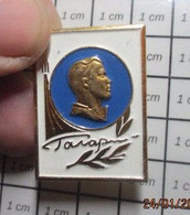 URSS23 Pas Pin's MAIS BROCHE OU BADGE / RUSSIE / URSS COSMONAUTE GAGARINE Mais Le Peuple Réclamait De La Margarine !! - Espace