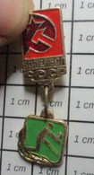 URSS23 Pas Pin's MAIS BROCHE OU BADGE / Origine RUSSIE / URSS Comme Une Médaille RECEVEUR VOLLEY BALL - Volleyball