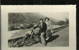 Photo Personnage Sur Moto 1955  13  X 9 Cm - Motos