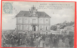 27 ROUTOT - La Mairie Et Place Du Marché - Animée - Routot