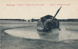 ZEEBRUGGE  RUINES  -  BARQUE DE PECHE COULEE    -  NIET VERZONDEN - Zeebrugge