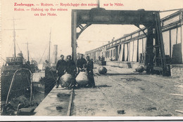 ZEEBRUGGE  RUINES  - REPECHAGE DES MINES SUR LE MOLE  -  NIET VERZONDEN - Zeebrugge