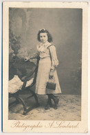 Photographie Ancienne Grand Format Portrait Jeune Fille Jeanne TROUBÉ Photographe Lombard à Saint Maixent Deux Sèvres - Geïdentificeerde Personen
