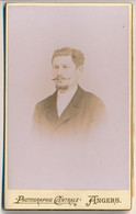 Photographie Ancienne CDV Portrait Homme Aux Belles Moustaches Photographe Chaumoitre Pompeirac Angers - Personas Anónimos