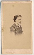 Photographie Ancienne CDV Portrait Jeune Femme Angevine Photographe Berthault à Angers - Personas Identificadas