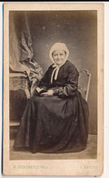 Photographie Ancienne CDV Portrait Femme Angevine En Costume Et Coiffe Photographe Berthault à Angers - Anonieme Personen